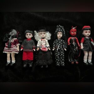Living dead dolls 8 sets